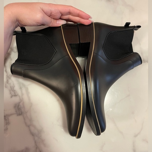 Kate Spade Sedgewick Chelsea Rain Boots Rubber with Elastic Black Gold Pull On - Picture 9 of 13